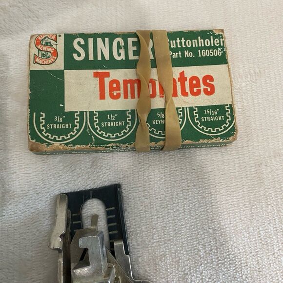 Vintage Singer Buttonholer with 7 Templates Instructions and Case Untested - Picture 7 of 12